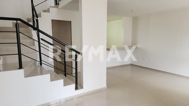 Se vende casa nueva al sur de la ciudad en el Fraccionamiento Benito Juárez.