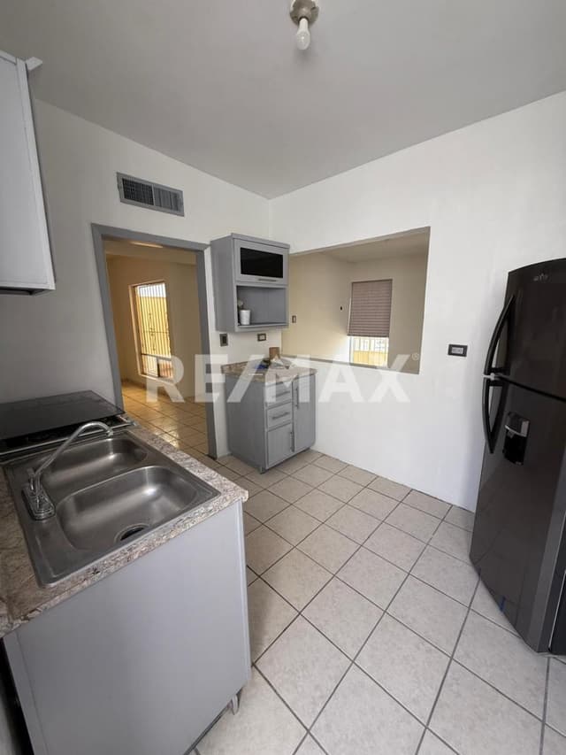 CASA EN RENTA EN PRADERA DORADA