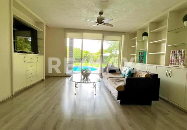 Casa sola en excelente ubicación, Col. Tlaltenango, Cuernavaca, Morelos...Clave 5827