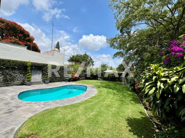 Casa sola en excelente ubicación, Col. Tlaltenango, Cuernavaca, Morelos...Clave 5827