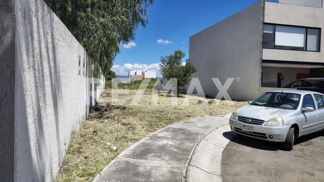 Terreno en Venta Zibatá frente a HEB