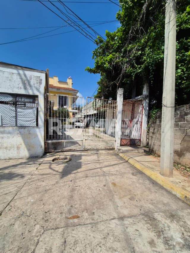 CASA EN VENTA UBICADA EN CALLE MANUEL DOBLADO