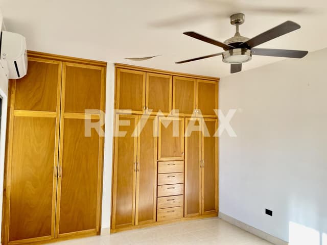 SE RENTA CASA EN PRIVADA MARSELLA