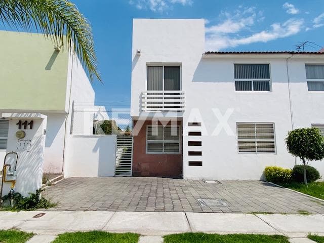 CASA EN RENTA EN VILLAS PALMIRA QUERETARO