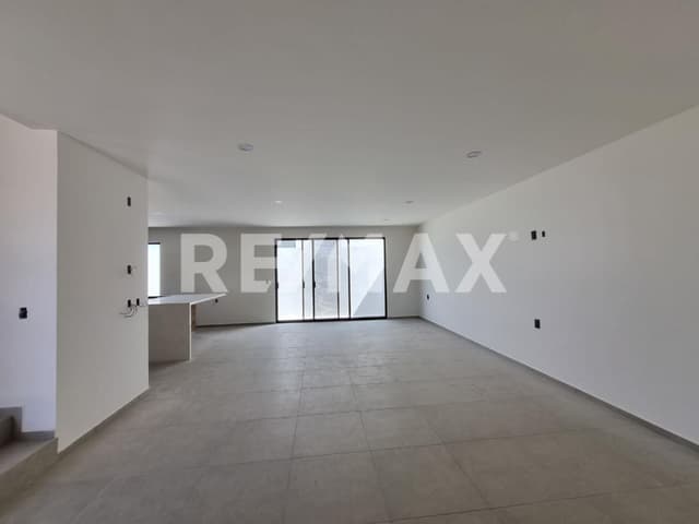 CASA EN ESQUINA CON DOBLE FRENTE