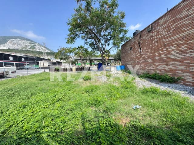 TERRENO EN RENTA USO COMERCIAL y HABITACIONAL