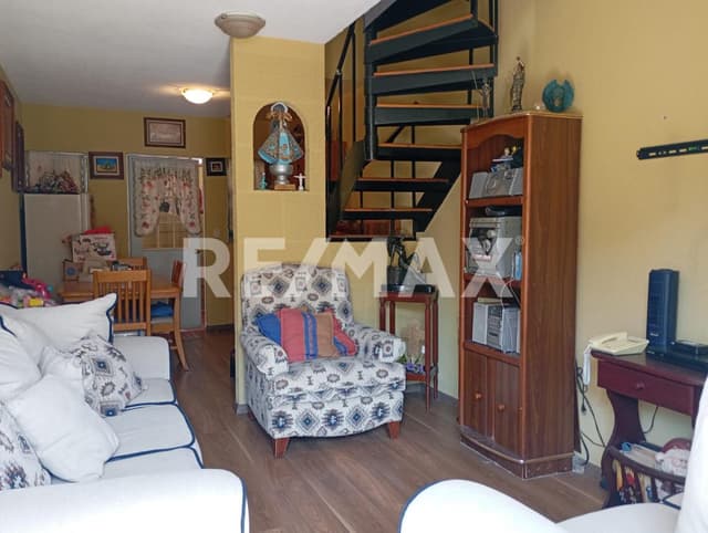 BONITA CASA EN PRIVADA CON JARDIN COMUN