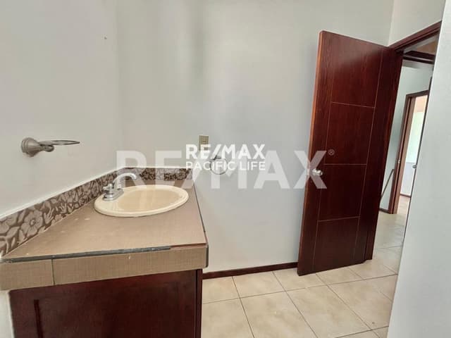 CASA EN RENTA EN CLUB REAL