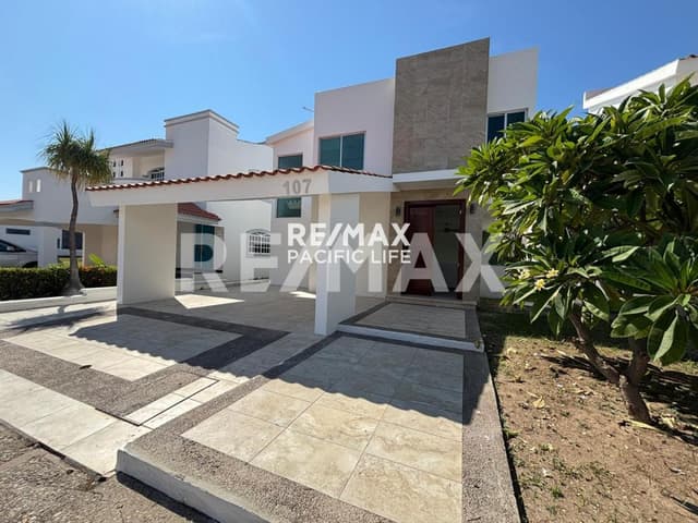 CASA EN RENTA EN CLUB REAL