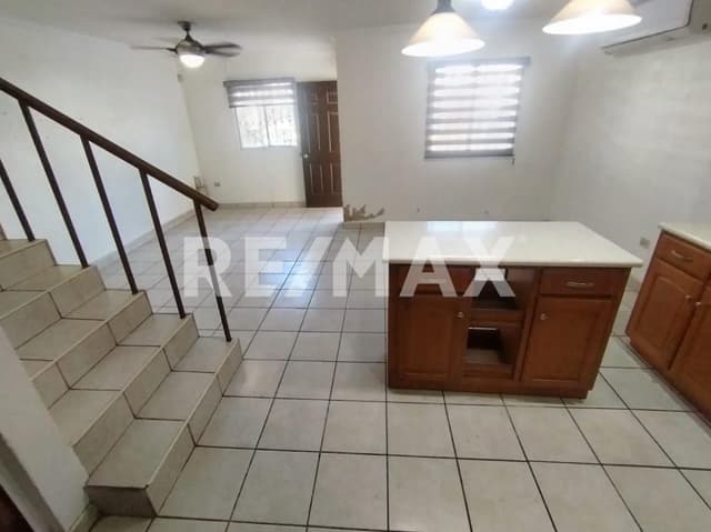 Casa en VENTA en Privada SANTO DOMINGO (sobre Calzada Independencia)