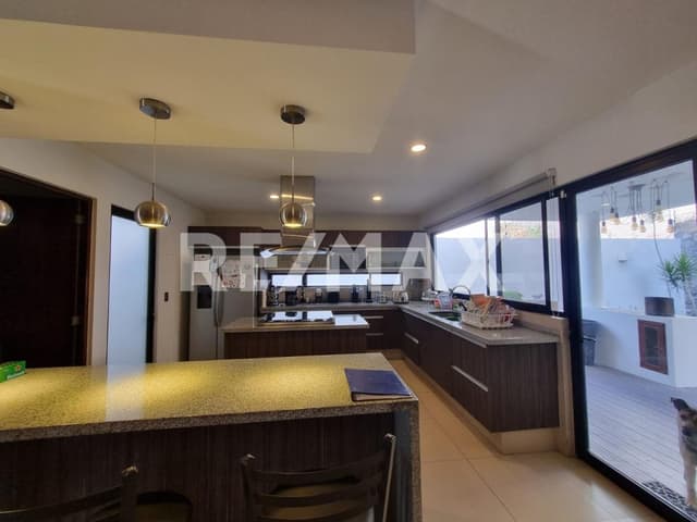 CASA EN VENTA EN LOMAS DE JURIQUILLA