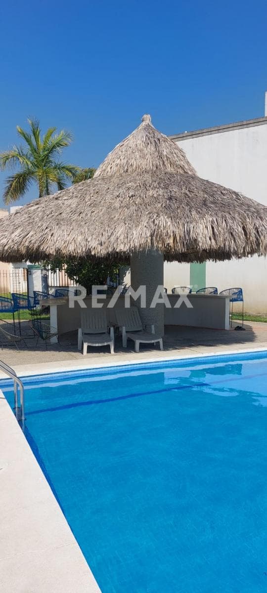 Casa en Venta Real del Palmar Acapulco: Ubicación en Esquina y Alberca