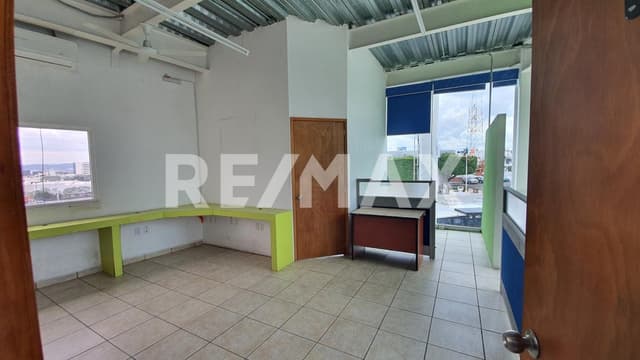 LOCAL COMERCIAL EN VENTA EN PIE DE LA CUESTA