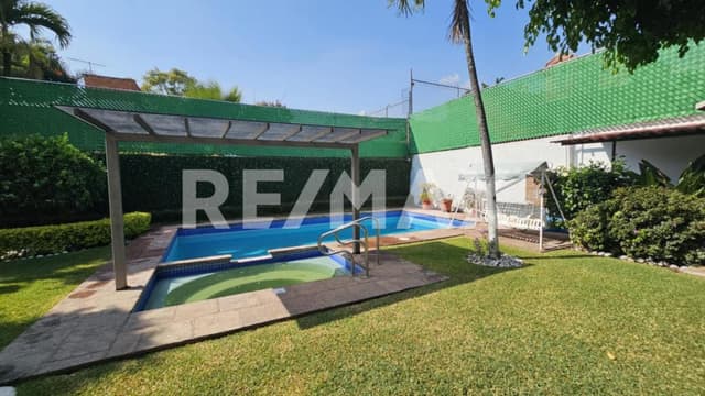 Venta de casa ubicada en fraccionamiento con estricta seguridad, Col. Vista Hermosa Cuernavaca, Morelos...Clave 6139