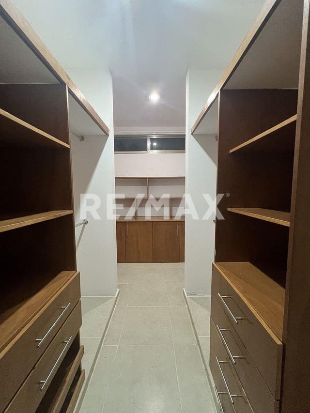 CASA CON AMPLIO TERRENO EN DZITYA