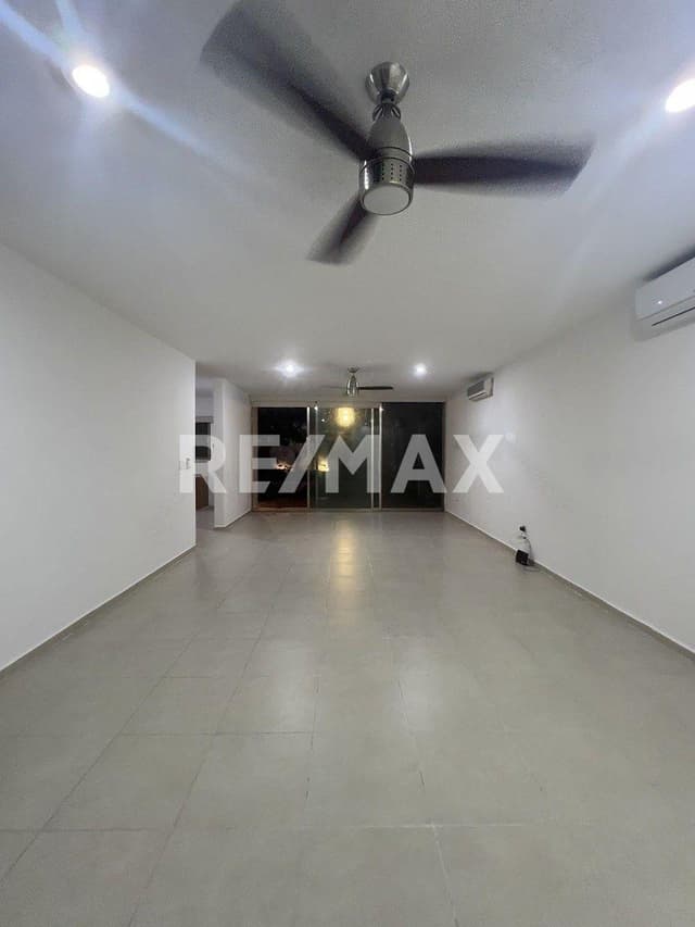 CASA CON AMPLIO TERRENO EN DZITYA