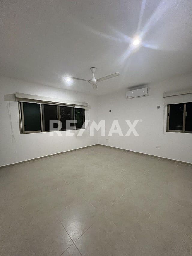 CASA CON AMPLIO TERRENO EN DZITYA