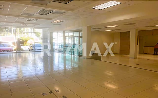 Gran Oportunidad: 215 m2 de Locales en Renta en Plaza DD1000 sobre Av. Domingo Diez, Cuernavaca