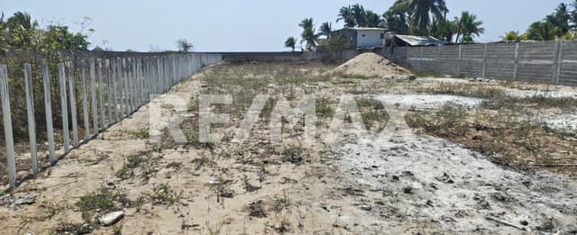 TERRENO EN VENTA EN BARRA VIEJA FRENTE A PLAYA.