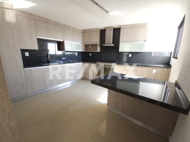 Venta casa 4 recamaras en Loma Dorada