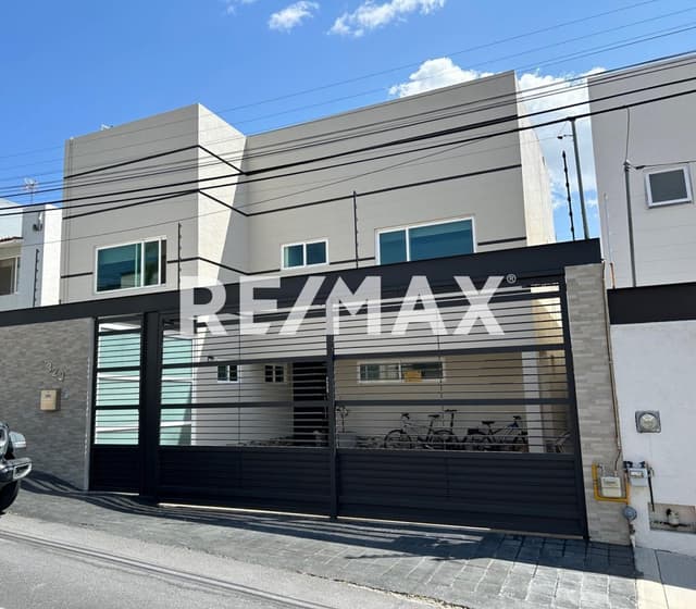 CASA EN VENTA EN JURIQUILLA