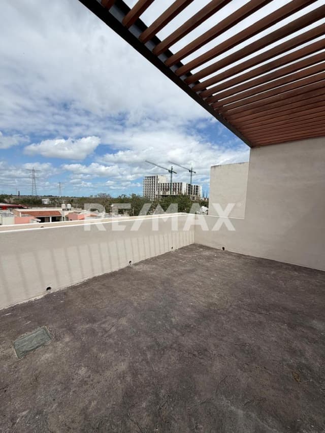 Se renta Th con Piscina a 2 calles de Hospital el faro y 2 calles de periférico