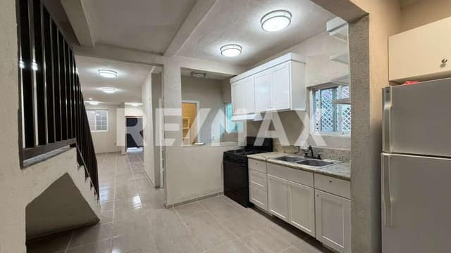 Oportunidad de Inversión: Casa de 3 Recámaras con Terraza y Jardín Trasero