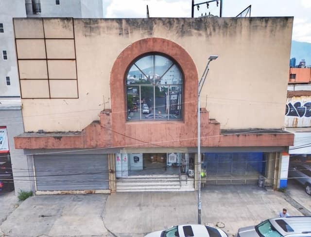 Edificio Mixto en Venta en Mitras Sur