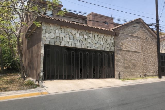 Casas en Venta en Cumbres 4to. Sector