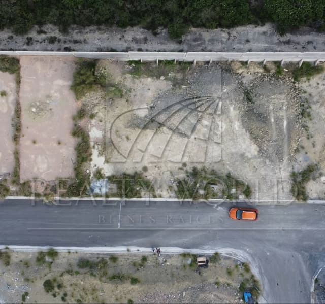 Terrenos en Venta en Cumbres Santoral II