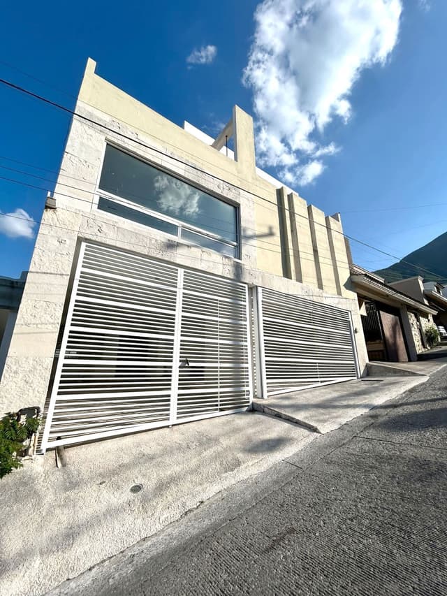 Casas en Venta en Cumbres 4to. Sector