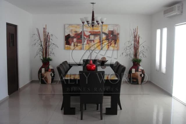 Casas en Venta en Cumbres 6 Sector D