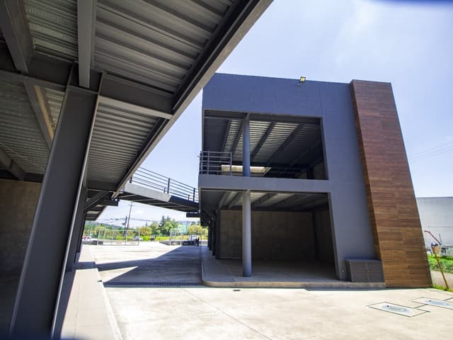 Edificio Mixto en Venta en Nueva Serratón