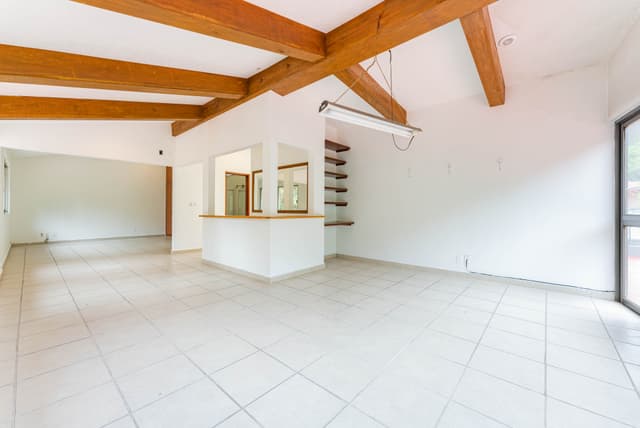Casa en Venta en Bosque de las Lomas a dos cuadras de plaza Lilas