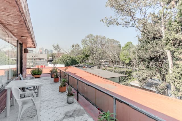 Casa en venta en Lomas Altas 4 recámaras de 596