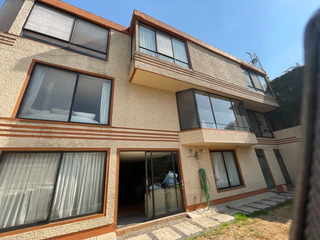 Casa en venta para remodelar en Bosques de las Lomas 3 recámaras