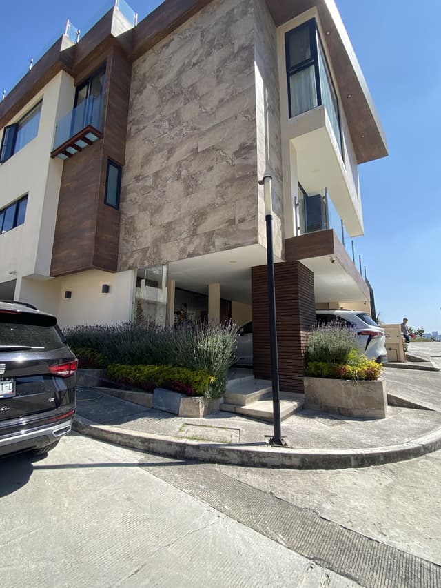 Casa En Condominio en venta en Bosque Real 4 Recámaras