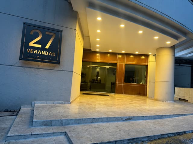 Residencial Verandas Departamento en venta en Hacienda de las Palmas calle cerrada.