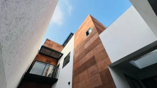 CASA EN VENTA EN CLAVERÍA, CON ROOF GARDEN, TOTALMENTE REMODELADA