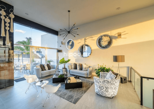 Residencia sobre diseñada en Cumbres del Lago