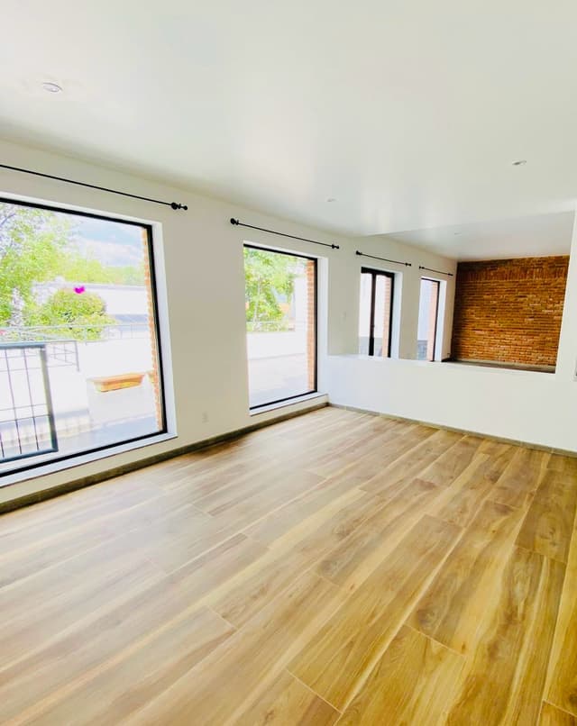 CASA EN VENTA, 5 RECAMARAS Y ESPACIO PARA OTRA CASA U OFICINA
