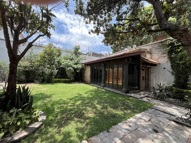 Casa en venta en Del Valle Sur 4 Recámaras