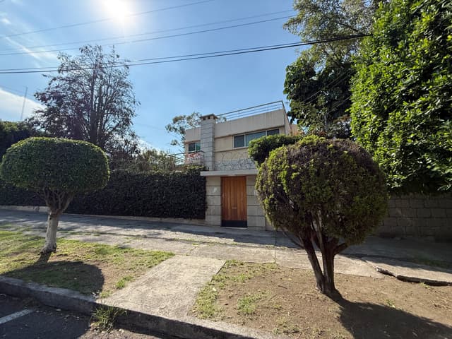 Residencia con Potencial Arquitectónico en Lomas de Chapultepec