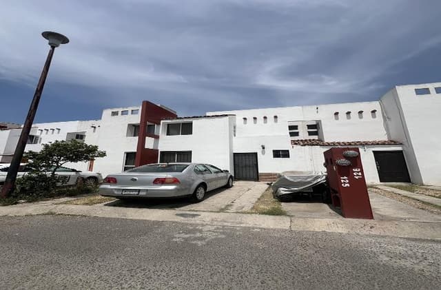 CASA EN VENTA CIRCUITO DE LOS AHUEHUETES EN FRACCIONAMIENTO ALTUS BOSQUES