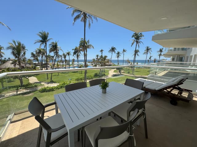 Departamento en venta en Club Playamar, Acapulco Diamante, 4 Recámaras, terraza con vista al mar, acceso a playa y amenidades