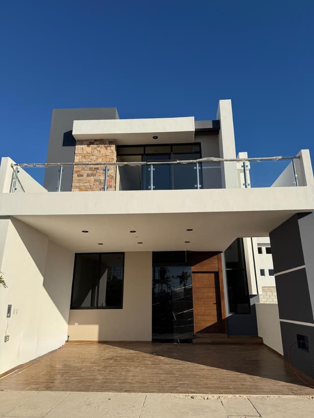 Casa en venta en Versalles Residencial 4 Recámaras