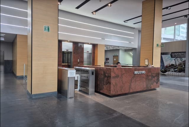 Oficina en VENTA o RENTA en Infinity Center, Paseo de las Lomas, Alvaro Obregon