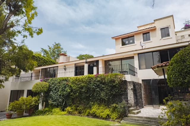 Casa en venta con gran terreno 950m2 Lomas Hipodromo