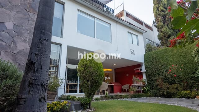 Linda casa para la familia que busca espacios amplios en calle muy tranquila, parte baja de La Herradura