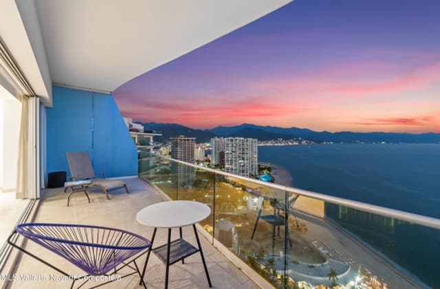 HERMOSO PH ICON VALLARTA